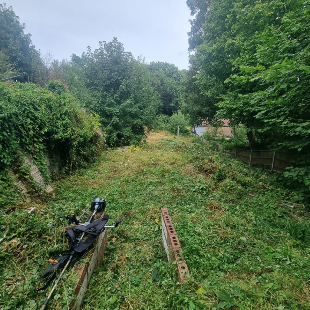 Lot: 144 - DETACHED BUILDING IN NEED OF REPAIR AND REFURBISHMENT WITH APPROVED PLANNING - View of garden from property
